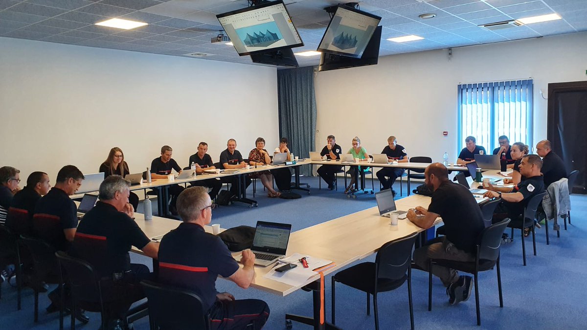 cnspf2023's tweet photo. 🚨C’est la dernière ligne droite pour le #comipy2023 qui partira en nombre au @cnspf2022. Hier, les chefs de pôle se sont réunis le matin et le comité de pilotage l’après-midi afin d’organiser les derniers préparatifs du déplacement à Nancy. 
Bon courage aux organisateurs ! https://t.co/8wsrLFtqV9