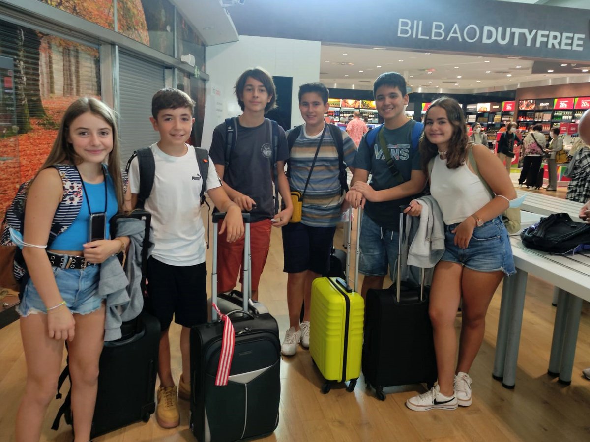 CFSomorrostro's tweet image. ¡¡¡Rumbo a GALICIA!!!
Los dos equipos de alumnos de 2º y 4º ESO que van a participar en la V Feria de Ciencia (@openscience_ Cambre 2022) ya están en Galicia con muchas ganas de disfrutar del premio ganado en la Zientzia Azoka de @Elhuyar

#OSC2022 #BetiAurrera #SomosUnaFamilia