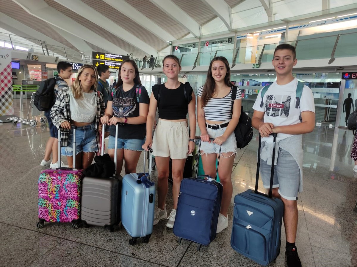 CFSomorrostro's tweet image. ¡¡¡Rumbo a GALICIA!!!
Los dos equipos de alumnos de 2º y 4º ESO que van a participar en la V Feria de Ciencia (@openscience_ Cambre 2022) ya están en Galicia con muchas ganas de disfrutar del premio ganado en la Zientzia Azoka de @Elhuyar

#OSC2022 #BetiAurrera #SomosUnaFamilia