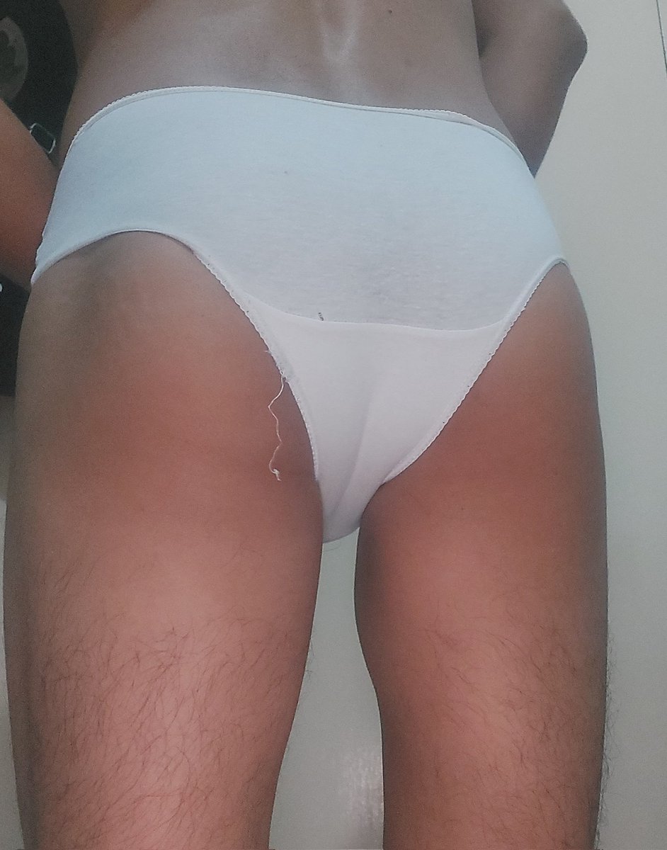 DeTanguitas's tweet photo. No me pude resistir al ver esta tanguita de la vecinita me excito mucho al verla y acá está modelandoselas siempre para uds bbs 🥵😈🥰🥰 alguien con los mismos gusto en madrid al Dm https://t.co/zgoPhkZz1f
