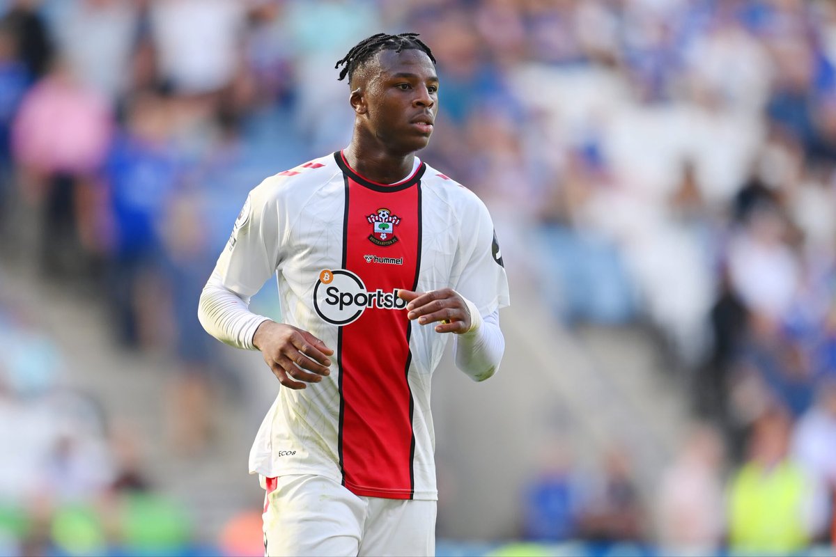 Liverpool termasuk di antara sejumlah klub top yang mengawasi Armel Bella-Kotchap dari Southampton, dan Klopp adalah pengagum sang pemain dan melihatnya sebagai pengganti jangka panjang untuk Virgil van Dijk.  

[<a href="/fichajesnet/">Fichajes.net</a>]