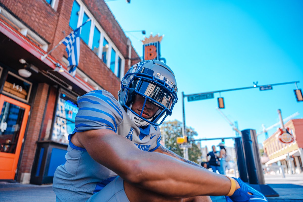 MemphisFB's tweet photo. Represent.

#ALLIN | #901Football https://t.co/TK5BbplWNX
