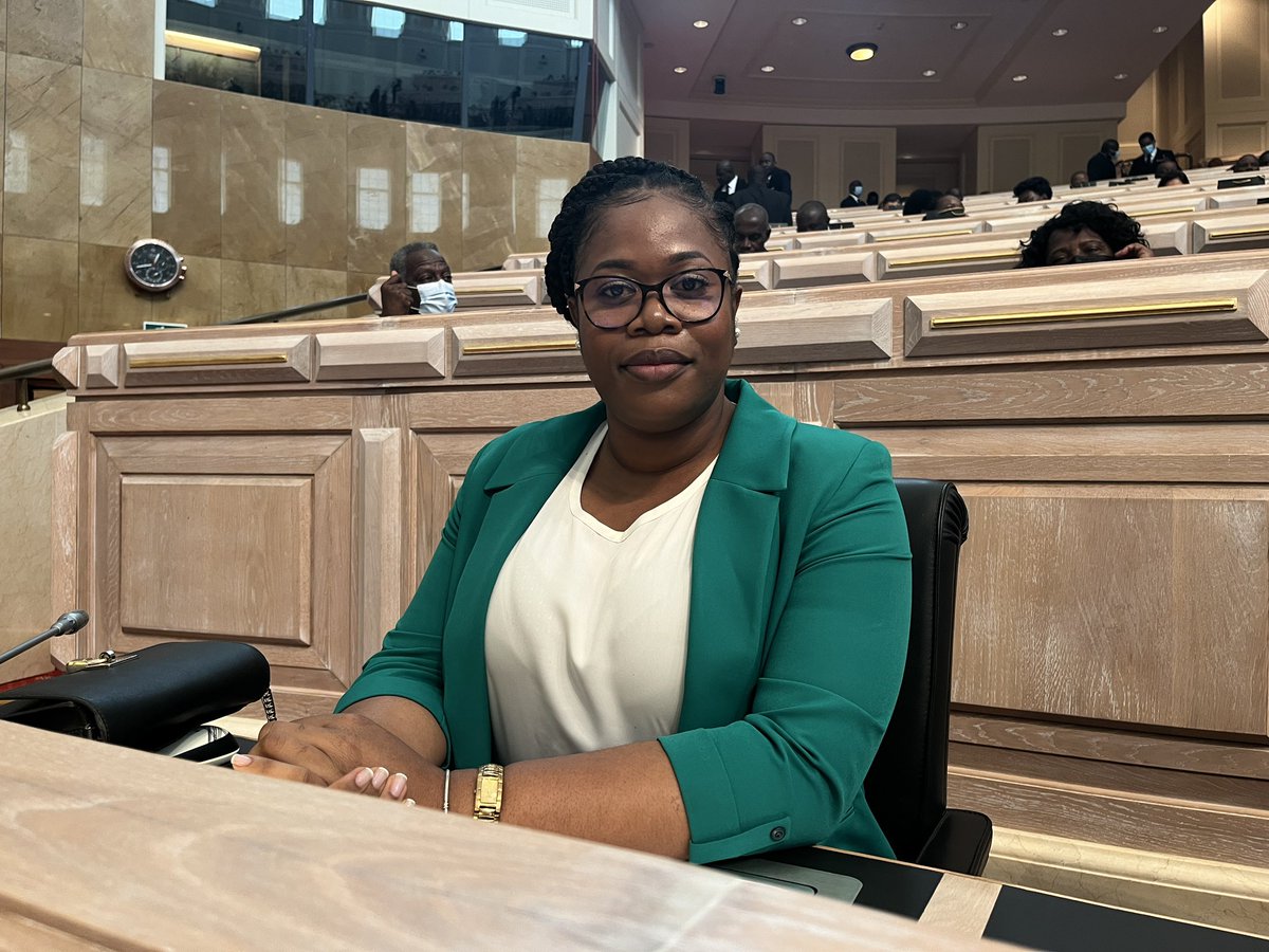 ICampos2000's tweet photo. Ariane Nhany, a deputada mais nova desta legislatura. É engenheira química tem 26 anos e vem pela @UNITA_2022 https://t.co/7x3K5opiBx