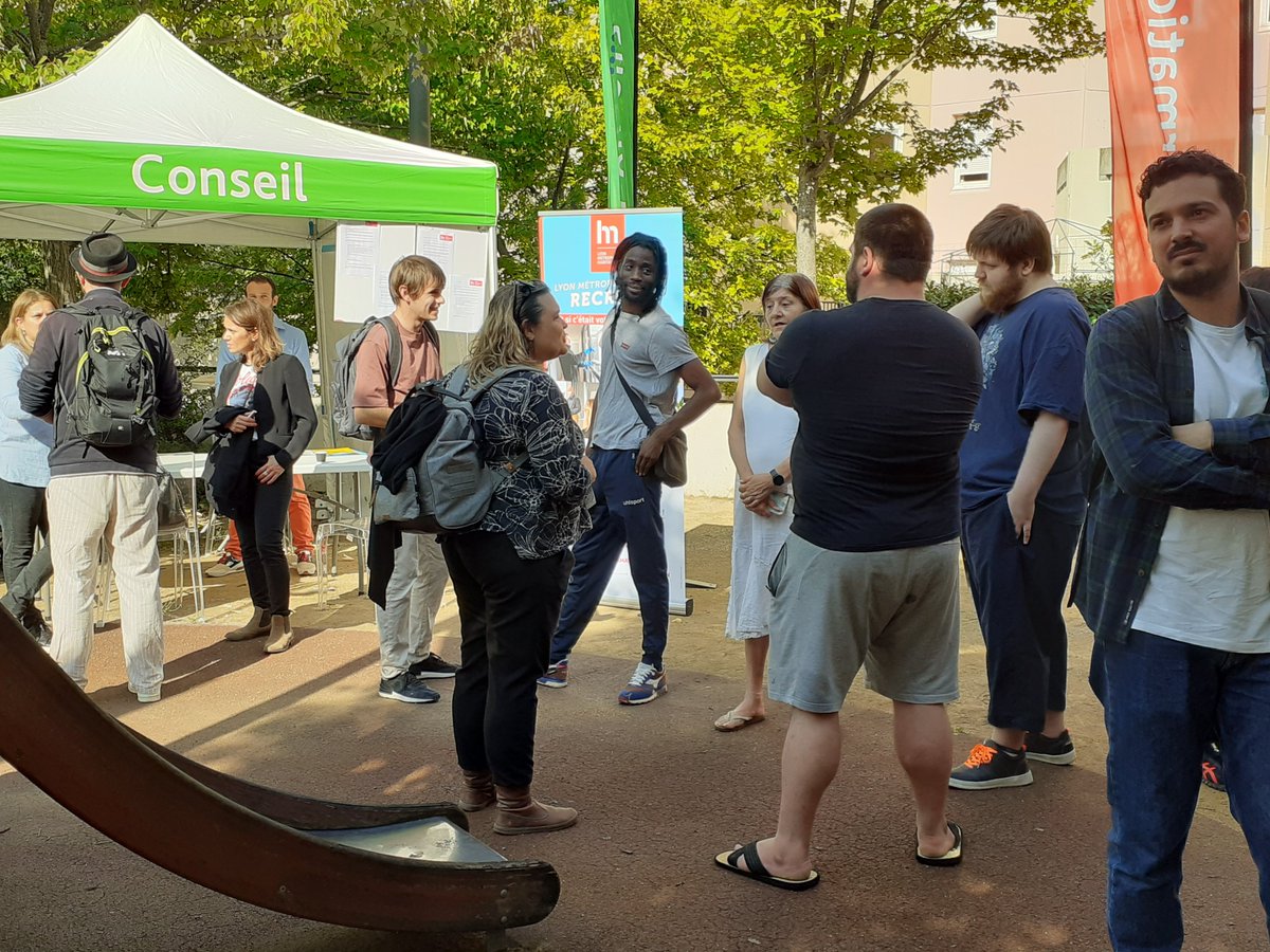VenetLudovic's tweet photo. Ce matin sur le quartier de l'Aventurière à Neuville S/S, Place de l’#emploi &amp; de la #formation a rencontré le public, promu les #métiers, la formation, les secteurs qui recrutent!
#TousMobilisés @GallCecile @eric_bellot1 @BeaudierVero @LlorcaRachel @MMIE_LyonMetrop @prefetrhone https://t.co/LqPMGL0gqL