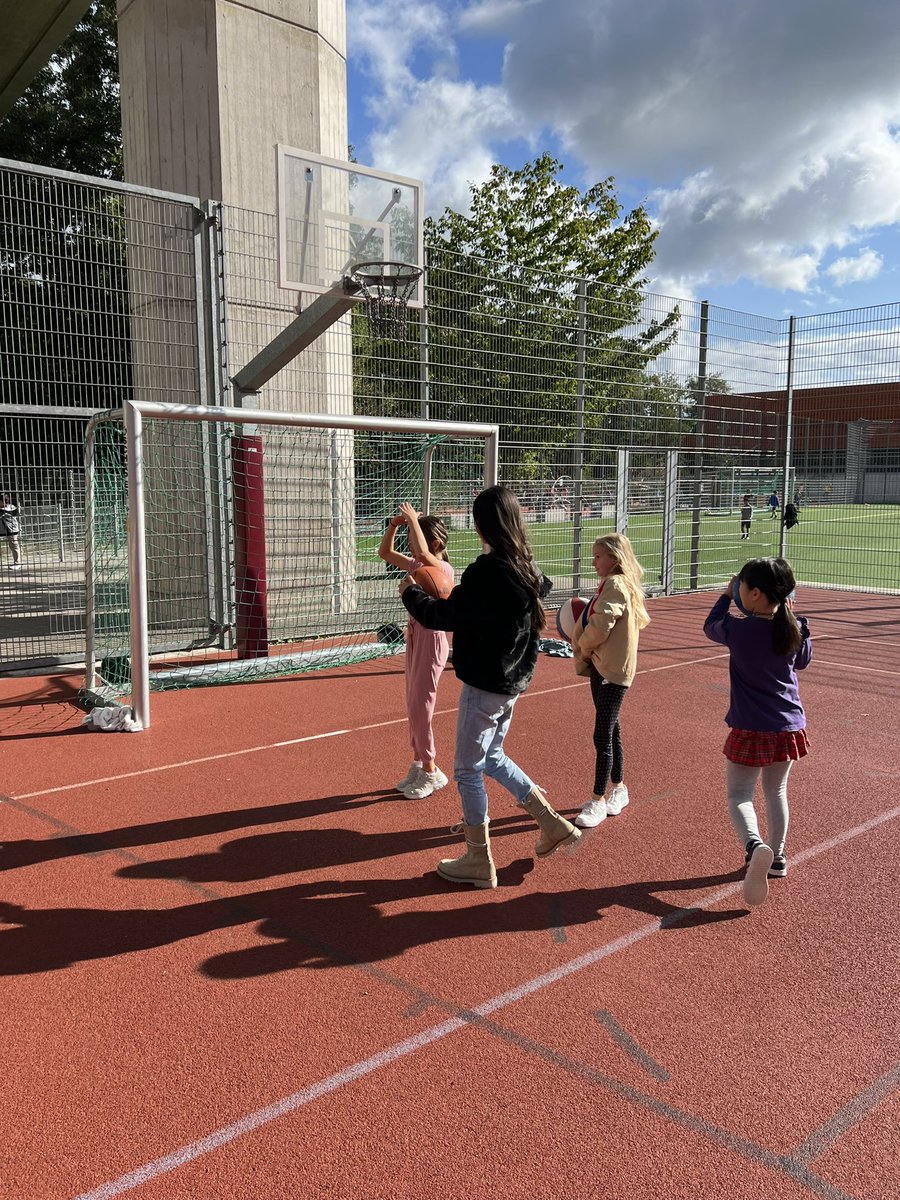 GillKoe's tweet photo. How does your school encourage more girls to participate in sports? Here @FIS_School we’re trying to offer a space for girls to try sports at recess #weknowourplace #girlsinsport #choicesforlife https://t.co/Xkt0WG26od