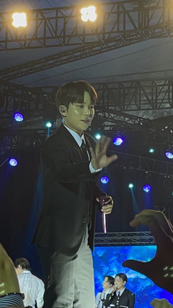 2hokive's tweet photo. ☆ choi jongho is unreal. https://t.co/uVYWairR9k