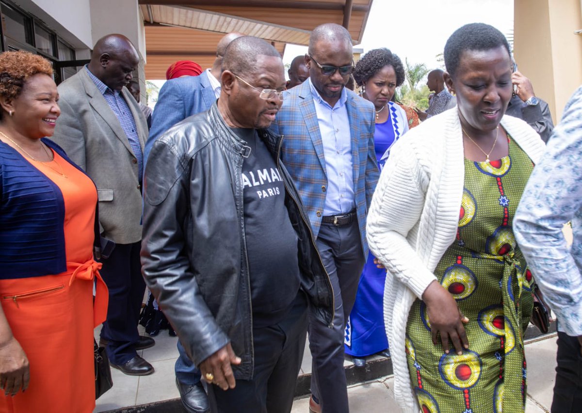 RailaOdinga's tweet photo. We once again thank Kenyans for voting for us and standing firmly with Azimio. 

As the majority coalition in the national assembly, we'll play our oversight role robustly to ensure resources are prudently utilized by the executive. 

We will not be cowed. #AzimioPG https://t.co/fUKqtkS6hS