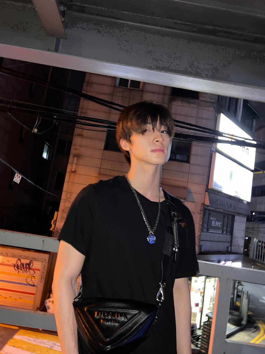 bluepongtiwat_ tweet picture