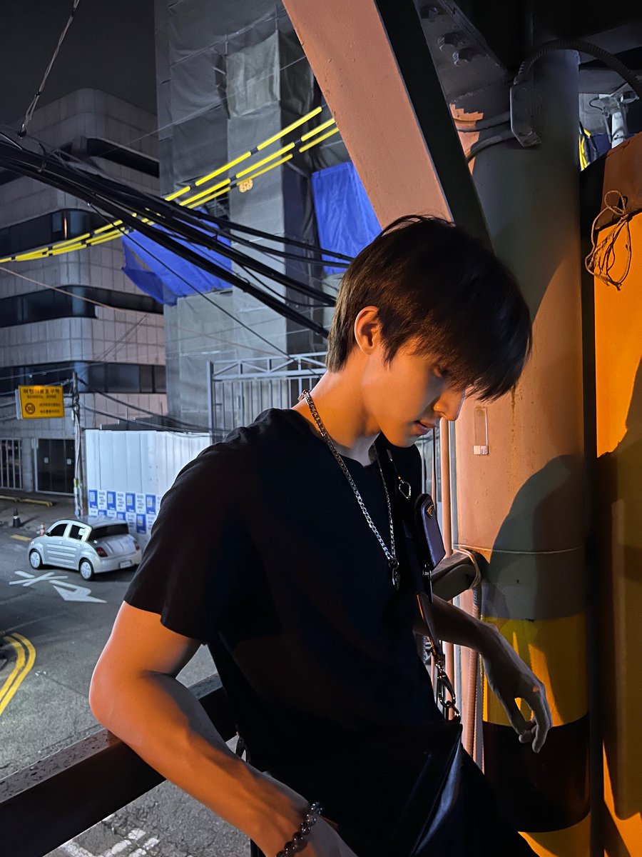 bluepongtiwat_ tweet picture