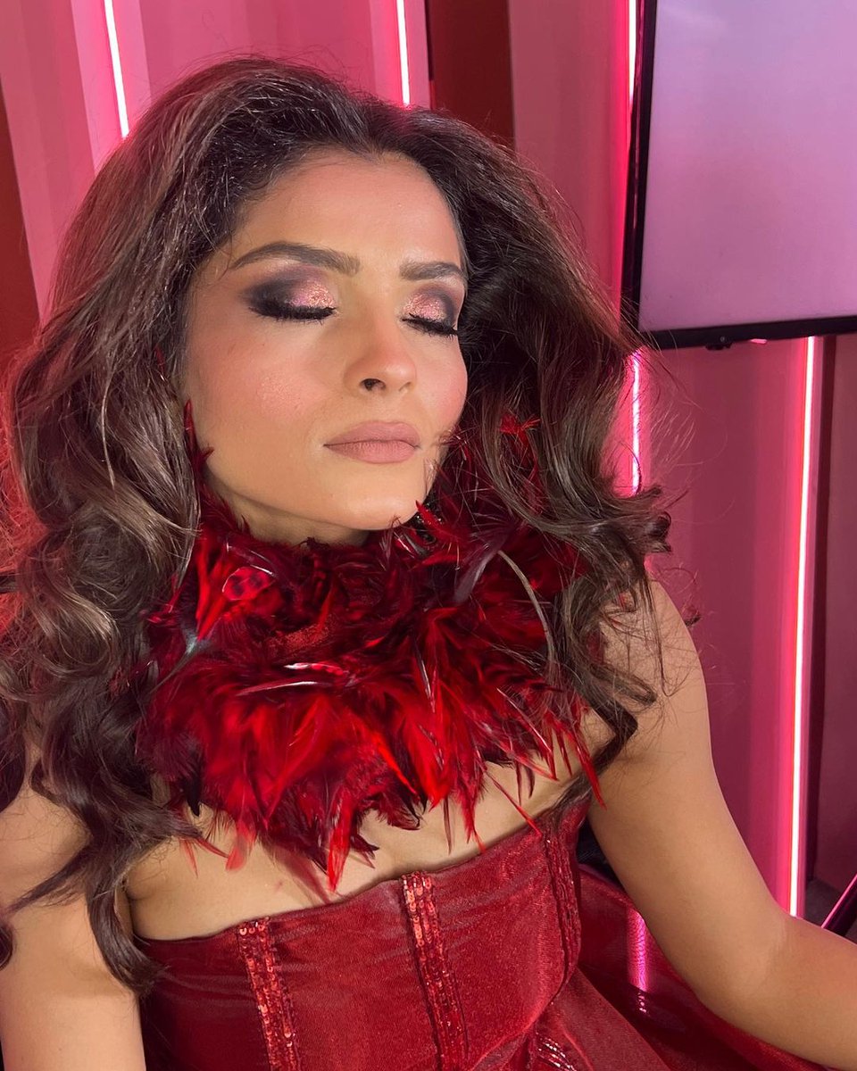 OjasRajani's tweet photo. There's no such thing as too much glam.

Hair &amp; Makeup: @ojasrajani 

#ojasrajani #ojasrajaniacademy #mumbaiacademy #makeupacademy #makeuplook #glamlook #makeup #makeupartist #makeuptips #makeupartistindia #event #livemasterclass #masterclass #makeupmasterclass #makeuplessons https://t.co/NLz1blbIWX