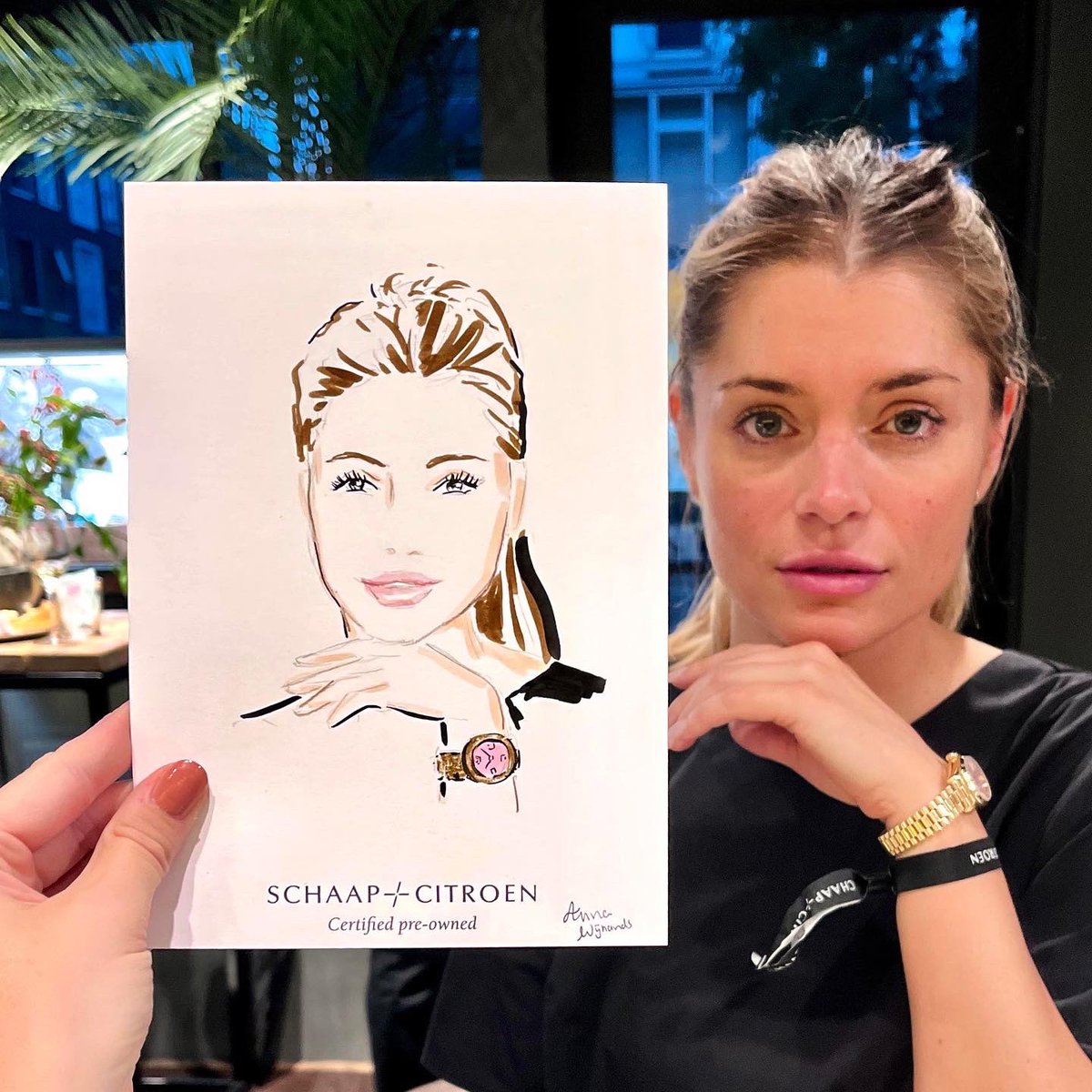 Anna_Wijnands's tweet photo. When I do live portraits, I always try to capture a likeness. Even if I do them in less than 10 minutes. #liveillustration #livesketching https://t.co/CwCibBpNNu