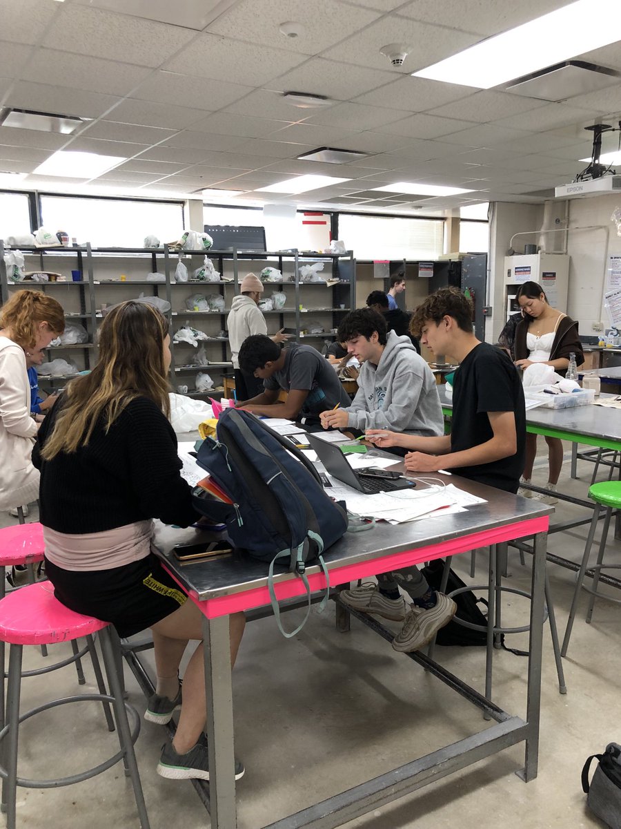 NNHSposey's tweet photo. Amazing first WIN (What I Need) period at NNHS on Thursday!  Students participated in a multitude of learning opportunities. #driventolearn https://t.co/SCujIybrQ6