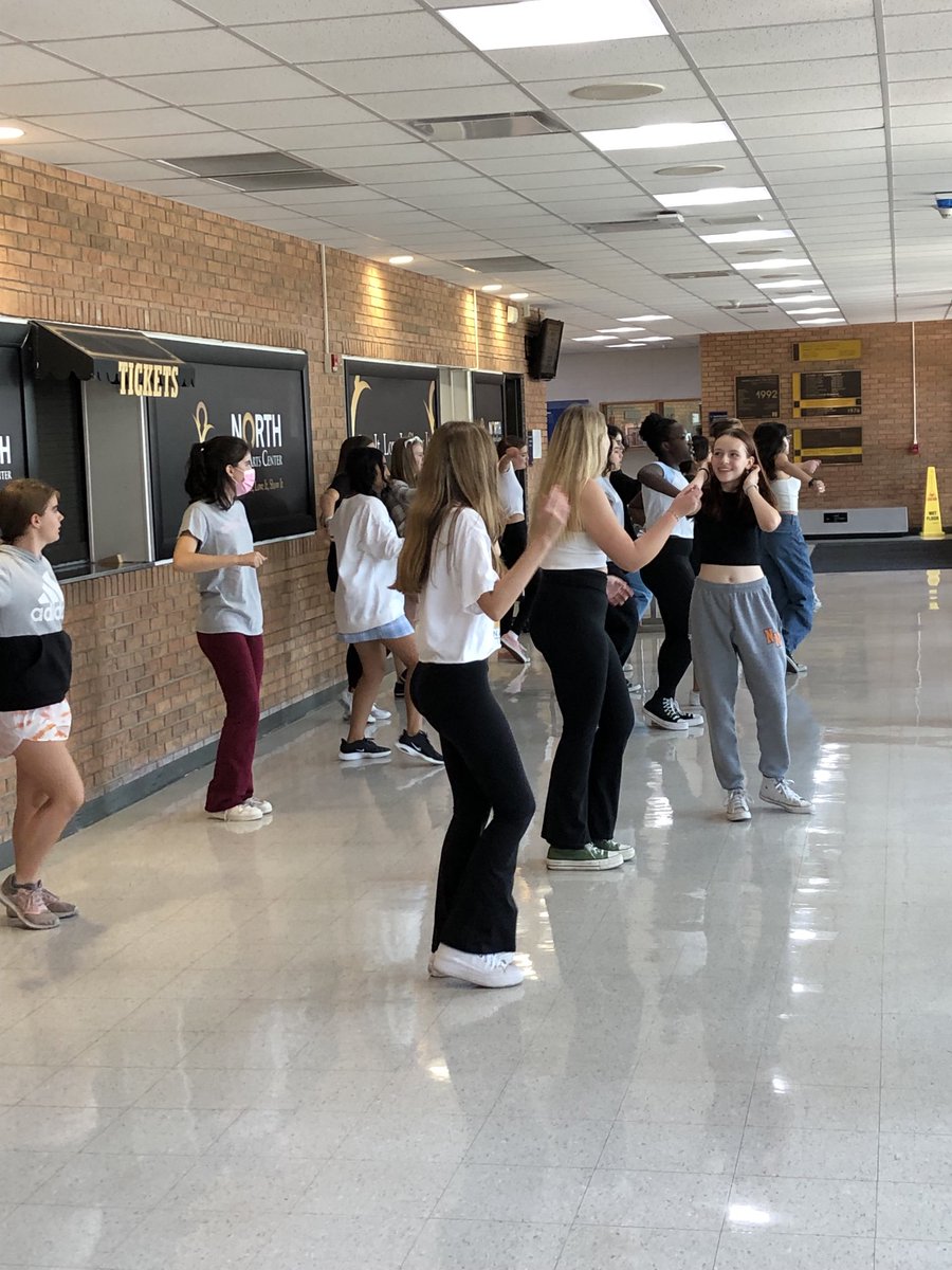 NNHSposey's tweet photo. Amazing first WIN (What I Need) period at NNHS on Thursday!  Students participated in a multitude of learning opportunities. #driventolearn https://t.co/SCujIybrQ6