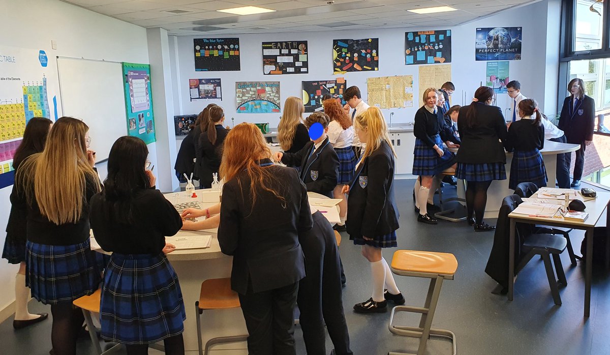 tgssciencehrs's tweet photo. Yr 11 Chemistry identifying metal and non-metal ions in 2 unknown solutions 👩‍🔬👨‍🔬⚗️🧪 #scienceapplication @Grange_School https://t.co/kydTRVtlsI