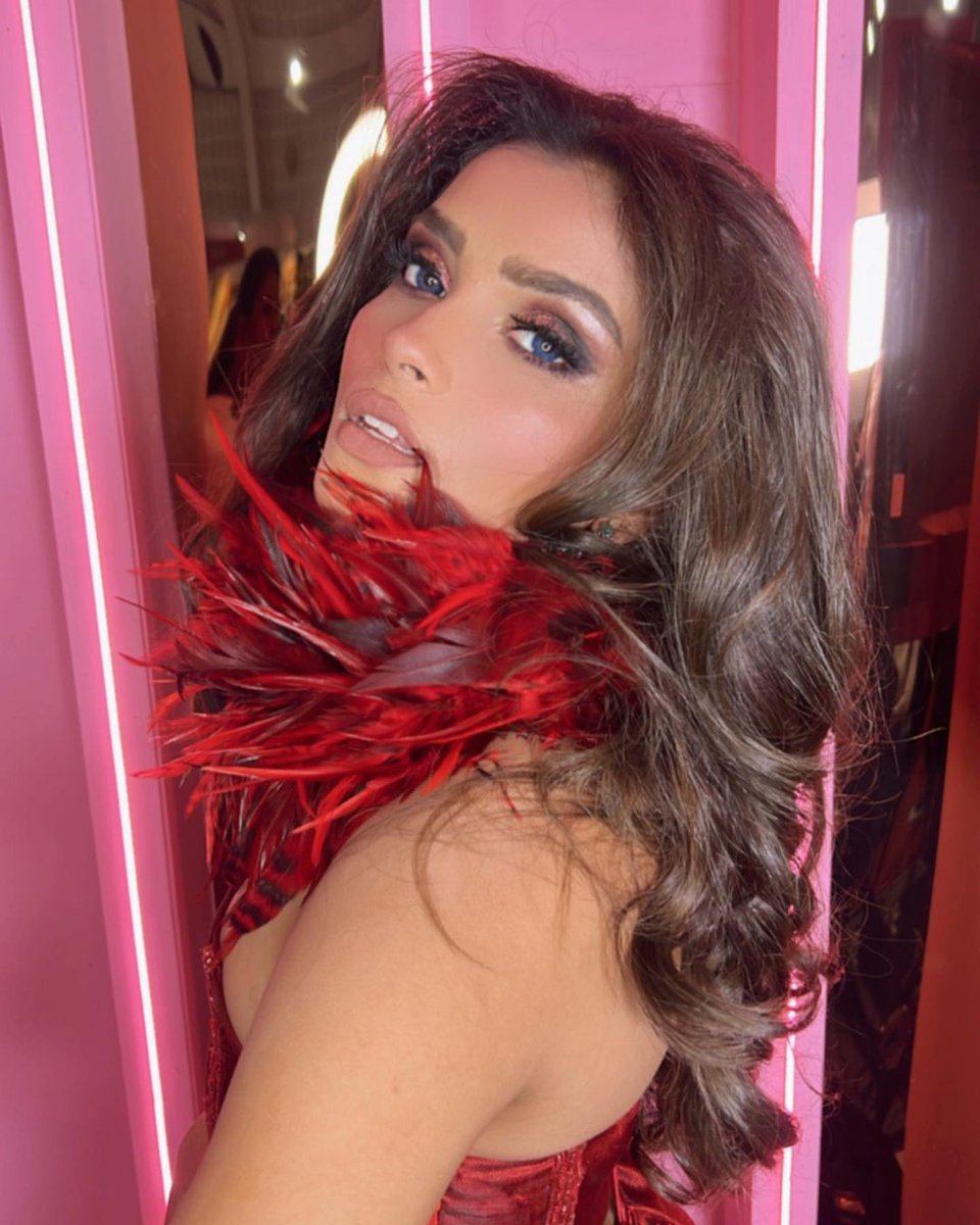 OjasRajani's tweet photo. There's no such thing as too much glam.

Hair &amp; Makeup: @ojasrajani 

#ojasrajani #ojasrajaniacademy #mumbaiacademy #makeupacademy #makeuplook #glamlook #makeup #makeupartist #makeuptips #makeupartistindia #event #livemasterclass #masterclass #makeupmasterclass #makeuplessons https://t.co/NLz1blbIWX