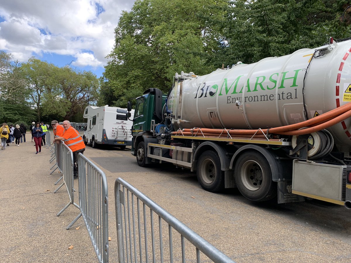 MariekeWalsh's tweet photo. There is a 24-7 bio-waste removal crew on site in Southwark Park, where the queue for the Queen begins (more than eight kilometres away from where it ends). There are hundreds of port-a-loos (as the Brits call them) stationed here, and along the route. https://t.co/dRPreEguz8