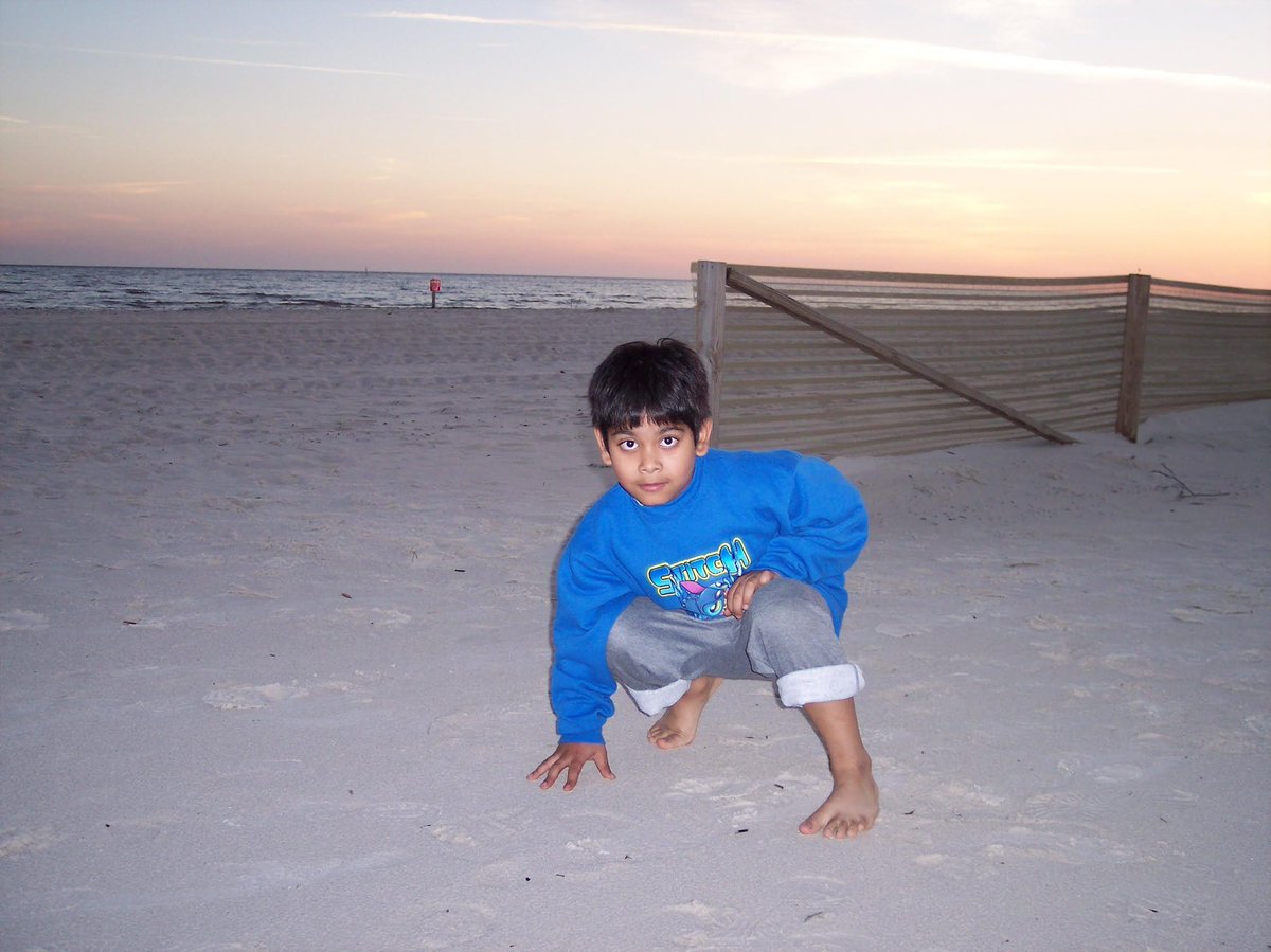 World_Of_Vasu's tweet photo. Glow up? Nah I wish I could glow down https://t.co/NnABrcjuxW