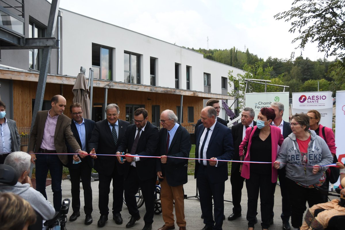 <a href="/HauryPascal/">haury pascal</a>, Président <a href="/AesioSante/">AÉSIO Santé</a>, <a href="/DavidFARA42/">David FARA</a>, Maire du Chambon Feugerolles, Luc François, Président de CapMétropole, <a href="/GeorgesZiegler/">Georges Ziegler</a>, Président <a href="/Dep_Loire42/">Département de la Loire</a>, <a href="/DinoCinieri/">Dino Cinieri</a>, député, Arnaud Rifaux, DT42 <a href="/ARS_ARA_SANTE/">ARS Auvergne-Rhône-Alpes</a> ont inauguré aujourd'hui l'IME #Mutualiste Transverse