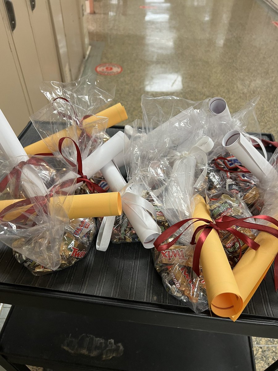MWmsTruitt's tweet photo. Celebrating my teachers this morning…my Math team is leading the network in assessments. @BeMore_AP @JohnDavisBCPS @PrincipalEYoung https://t.co/21reax9qXY