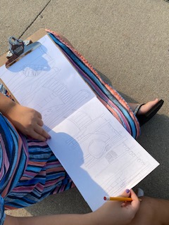 lps_visualart's tweet image. Art is Education Week. Observation is using both the what we see and overcoming what we THINK we see. These Kloefkorn Ss are practicing both seeing and thinking while enjoying the beautiful weather.