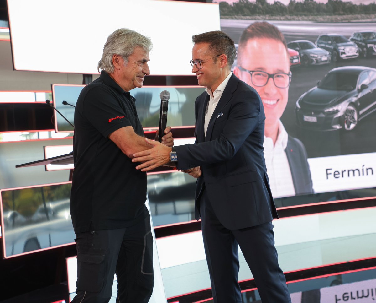 Fermín Soneira recibe el premio de los jurados españoles del Car of the Year - prensa.audi.es/2022/09/16/fer…