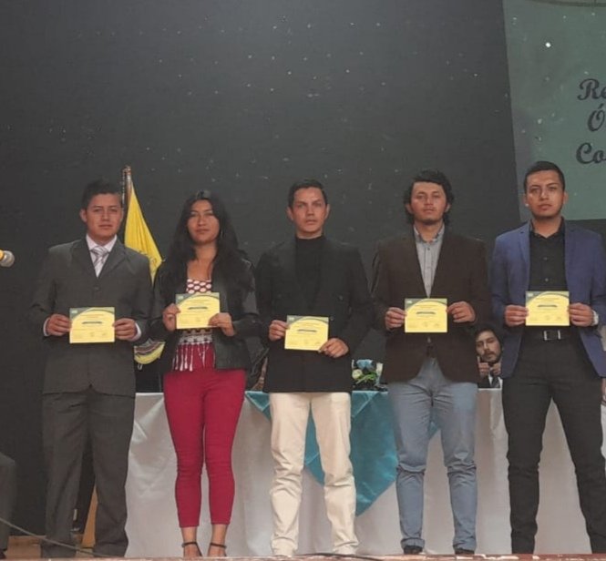 itsalfonsoh's tweet photo. Representantes del Consejo Estudiantil Tecnológico y de Docentes al Órgano Colegiado Superior, fueron posesionados en el Instituto #SomosISTAH #InstitutoAcreditado
@ceciliasantanae @malumontesdeoca @Karlada16049775 @CarlosAlencastr @diegoferquelal @renamonteros @MemoRomero88 https://t.co/AGyxZuprdZ