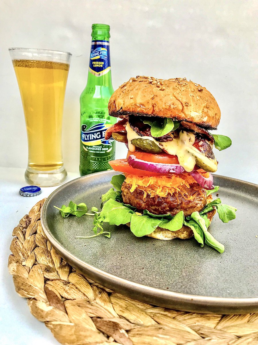 ChefLindaMni's tweet photo. Late lunch 🥗? Made beef tower burger 🍔 paring it with ⁦@FlyingFishSA⁩ . It doesn’t get better than this. #Flyingfish #latebrunch #theculinarykitchen🔪🥦🌶️🥕 https://t.co/Qn6hFMrmvt