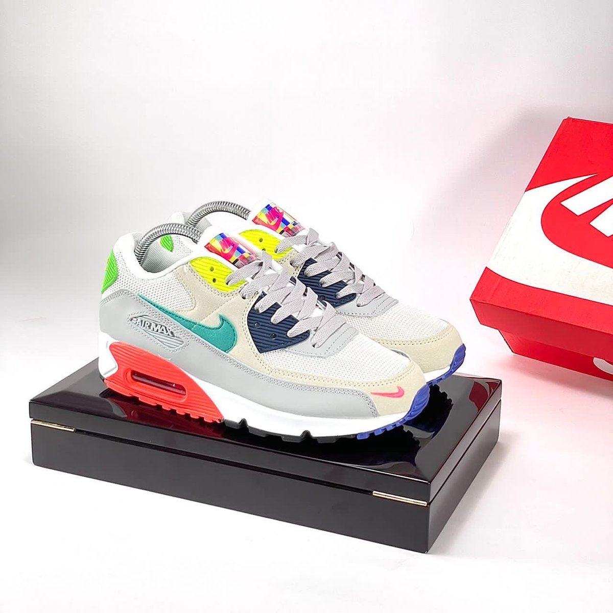 bluehavensft's tweet photo. Beauty “Nike Airmax 😍😊 is now available in store 

Price ▶️ N35,000

Sizes 37–45

Nationwide delivery 

#bhglobal #bluehavensfoottrends #sneakerhead #sneakersaddict https://t.co/Wvttaf9uyh