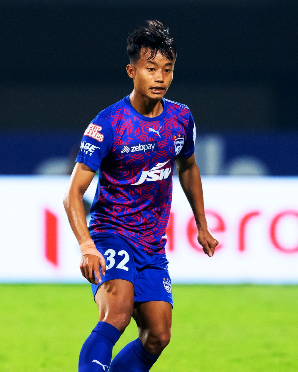 IndSuperLeague's tweet photo. It surely was an exciting campaign for #RoshanNaorem! π
#HeroISL #LetsFootball #BengaluruFC @bengalurufc (8/8) https://t.co/sofzXvBJye