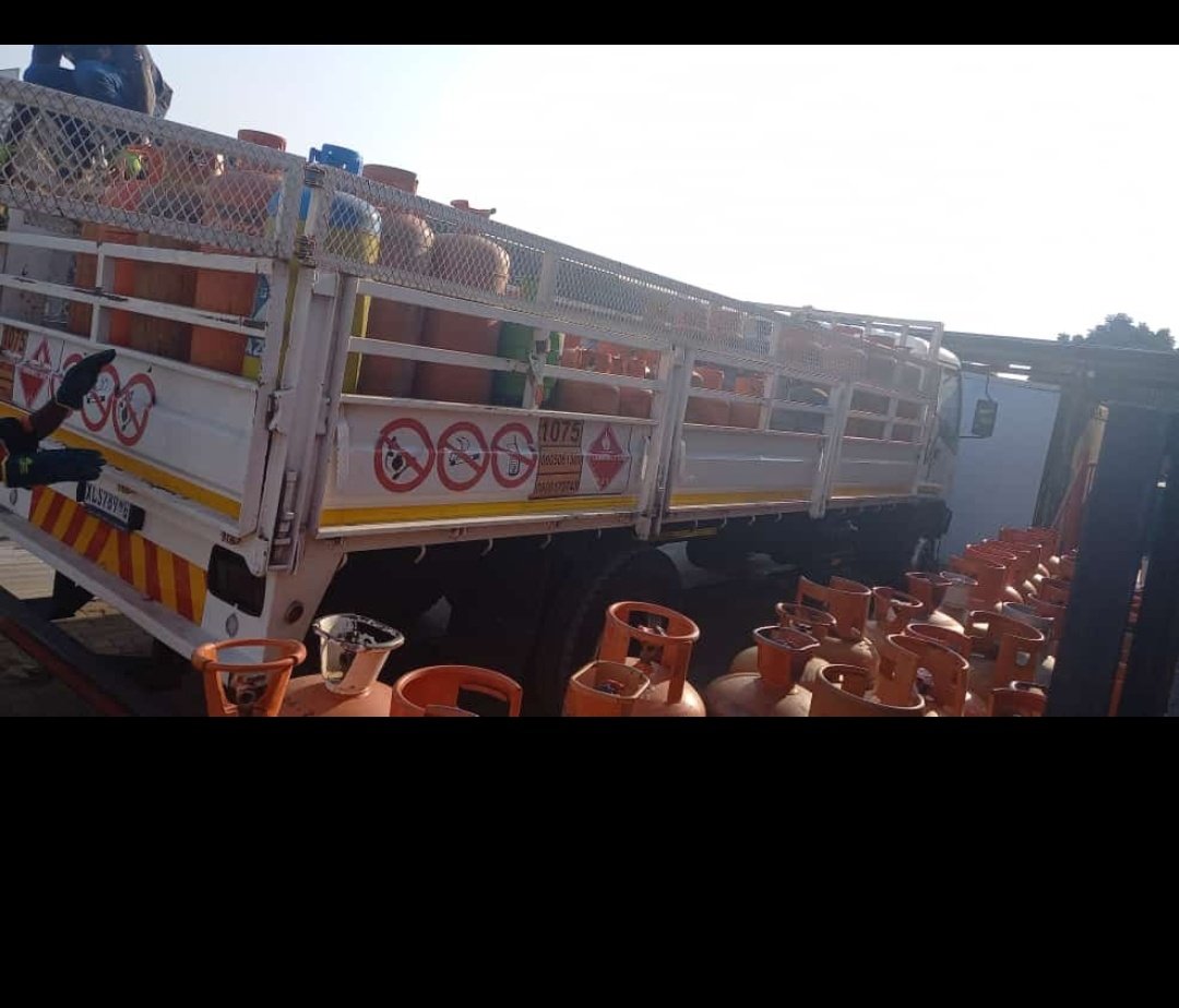 Karabo_Rasseala's tweet photo. No electricity and you are hungry? Call us, just make sure you got the gas stove coz we got the gas ๐ https://t.co/qLxLwX0r0Q