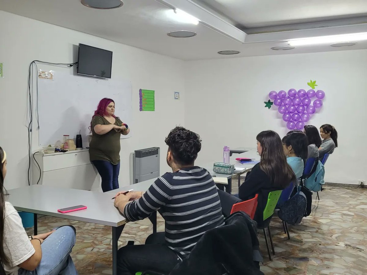 Curso de Inglés Técnico Vitivinícola donde brindamos herramientas y conocimientos acerca del vino y su proceso de elaboración en una lengua extranjera🇬🇧🍇