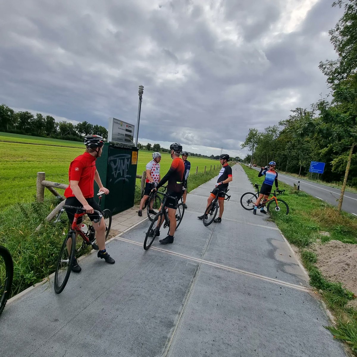 CratosConsult's tweet photo. Sportiviteit en duurzaamheid... de ideale combinatie!

Op 15 september fietsten 2 collega's mee met het 2de fietsevenement van Tour de duurzame infra, met als doel om opdrachtgevers en -nemers elkaar te inspireren op het gebied van duurzaamheid in infra projecten.

#duurzaamheid https://t.co/t96RK14Uuc