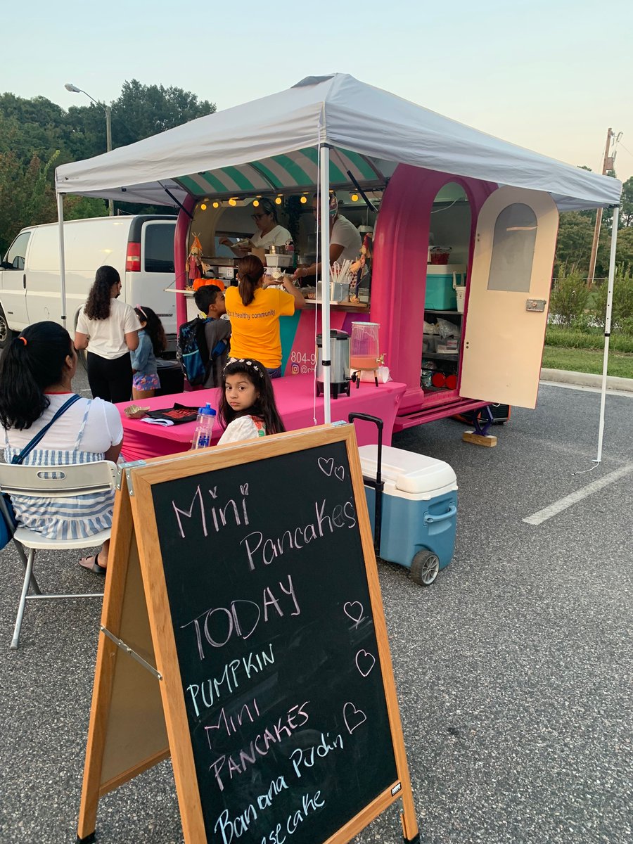 MJ Rodney (@mjrodney21) on Twitter photo Bienvenido a Providence MS! PVMS celebró ayer la Noche de la Comunidad Bilingüe y Hispana!
#Providenciapositiva #oneCCPS <a href="/PVMSRams/">ProvidenceMiddle</a> Bienvenido a Providence MS! PVMS celebró ayer la Noche de la Comunidad Bilingüe y Hispana!
#Providenciapositiva #oneCCPS <a href="/PVMSRams/">ProvidenceMiddle</a>