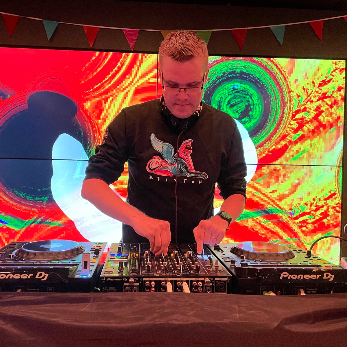 Had a ton of fun playing at the #ReactFinland afterparty 🎉

Thanks for everyone who came - you were a great party 💪