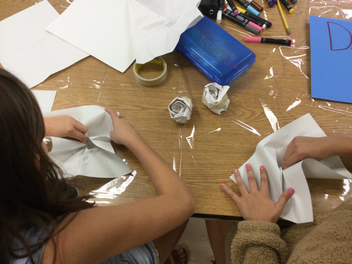 lps_visualart's tweet image. Art in Education Week. Morley students explore and experiment with different media to begin the process of understanding the decision making process that artists go through. Peer to peer collaboration helps them become interdependent in solving problems. #ArtEducation