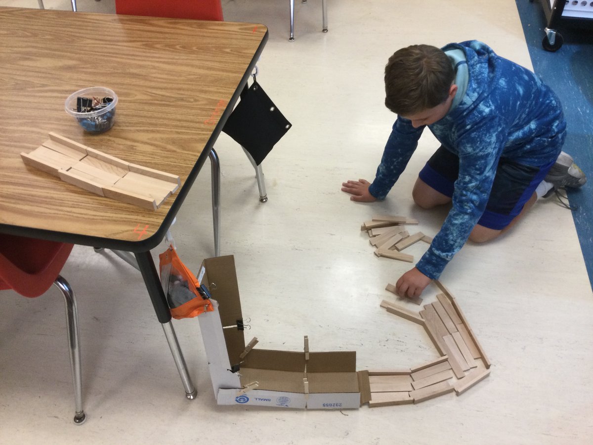 lps_visualart's tweet image. Art in Education Week. Morley students explore and experiment with different media to begin the process of understanding the decision making process that artists go through. Peer to peer collaboration helps them become interdependent in solving problems. #ArtEducation