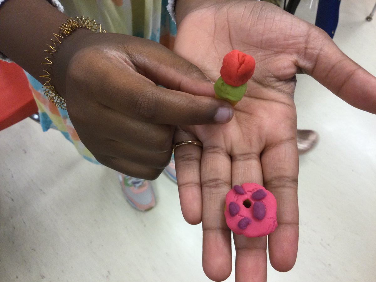 lps_visualart's tweet image. Art in Education Week. Morley students explore and experiment with different media to begin the process of understanding the decision making process that artists go through. Peer to peer collaboration helps them become interdependent in solving problems. #ArtEducation