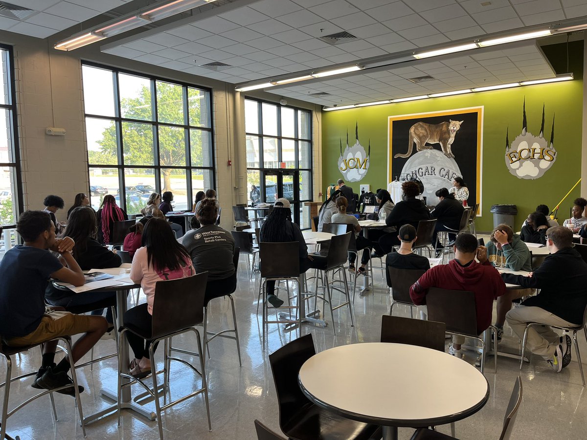 JCM_ECH's tweet photo. Seniors are meeting with Balfour this morning to order all their senior class items! #SeniorClass23 #ECHfamily #BestInTheWest https://t.co/NgEOPjQcj7