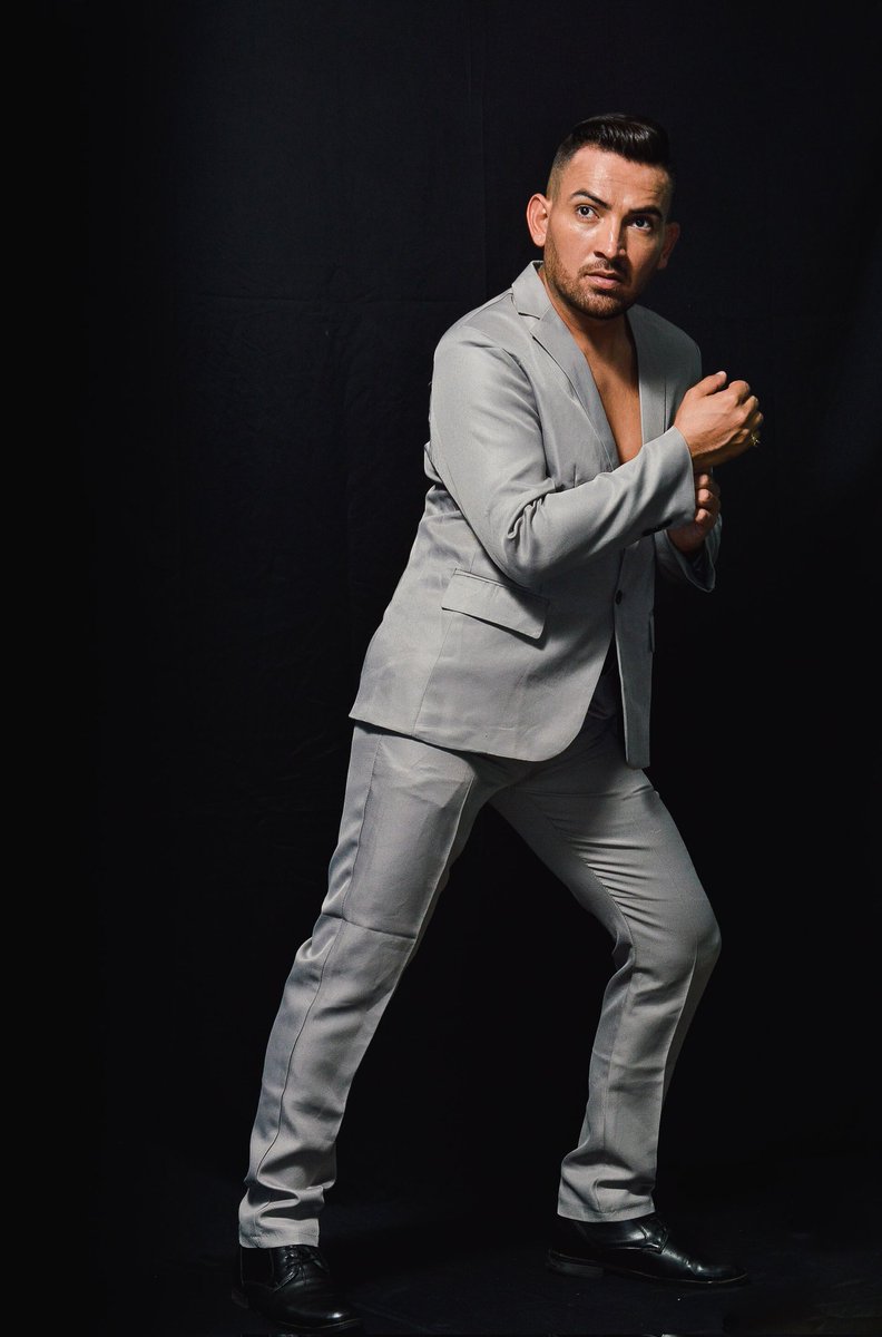 juandelvalleofc's tweet photo. "La elegancia no es un atuendo, es una Filosofía
George Brummel
📸 @samuelsimonfotografia
Style @roiberbarberstyle
Producción de Fotografía @avantgardeaam @almariostudio
.
.
.
#soyjuandelvalle #modelingcoach #modelcoach #modeling #model #viralpost https://t.co/1GJrmCHgEI