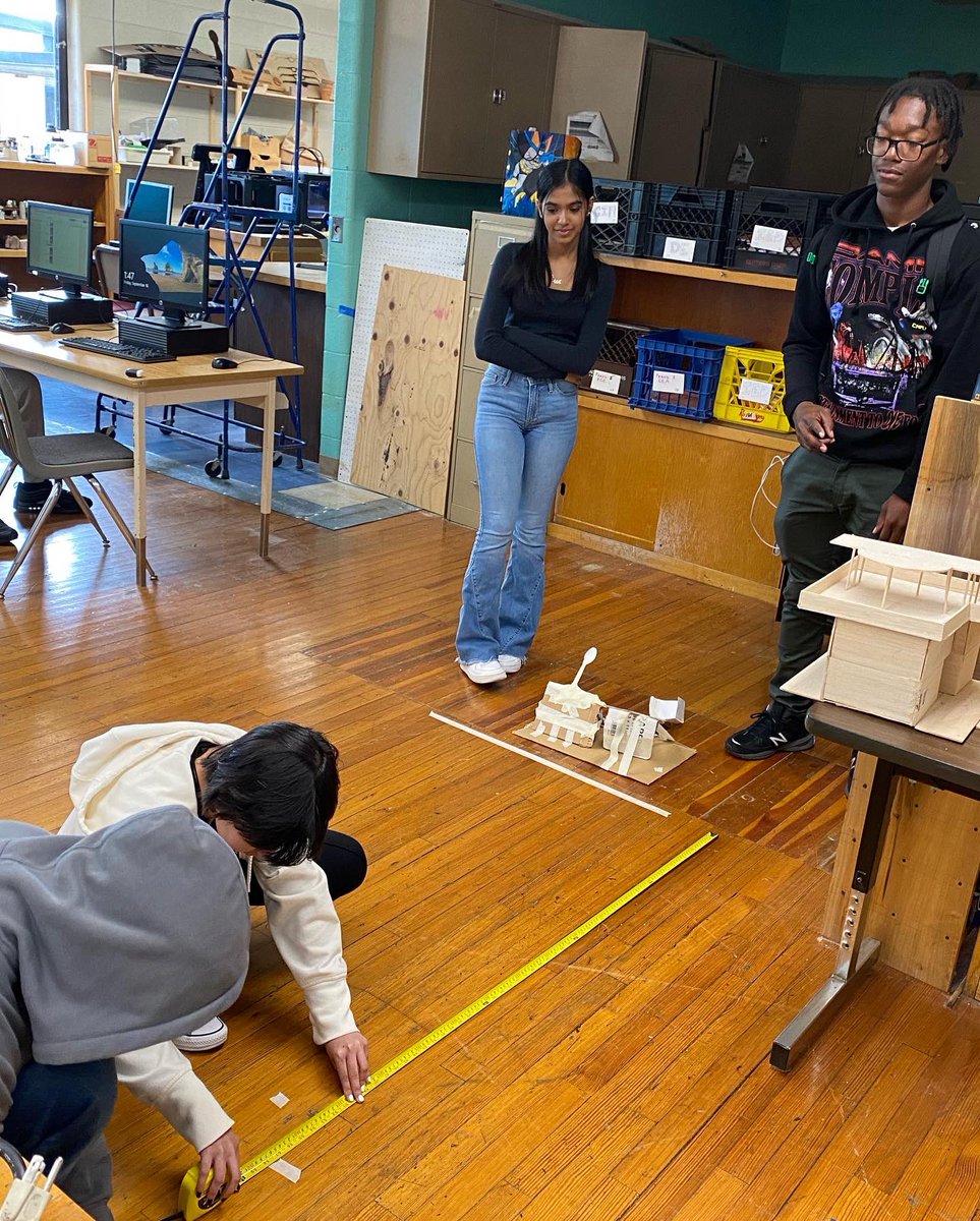 MrsCundari's tweet photo. 8th period is rockin’ the fling machines and deserves their own post! #trumanengineering #pltwied @CoachDiliegro https://t.co/MQYPiWOBuq