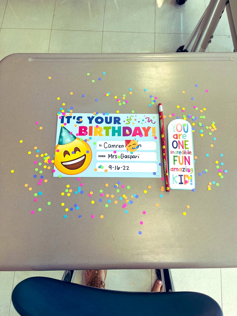 gaspari_tara's tweet photo. Happy happy birthday!! @HopewellES @Dr_BethHoffman #funin5th #birthdaywishes https://t.co/DirJBJUkf0