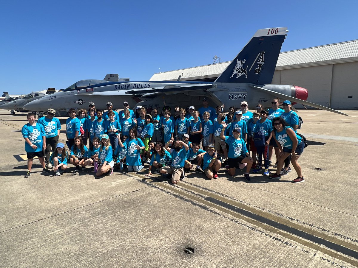 MrsBrownNLES's tweet photo. Air Show 2022 @north_landing @MrsDavisNLES @joannaw1988 @JBNLESPRINCIPAL @smitherette @vbschools https://t.co/mON5485S20