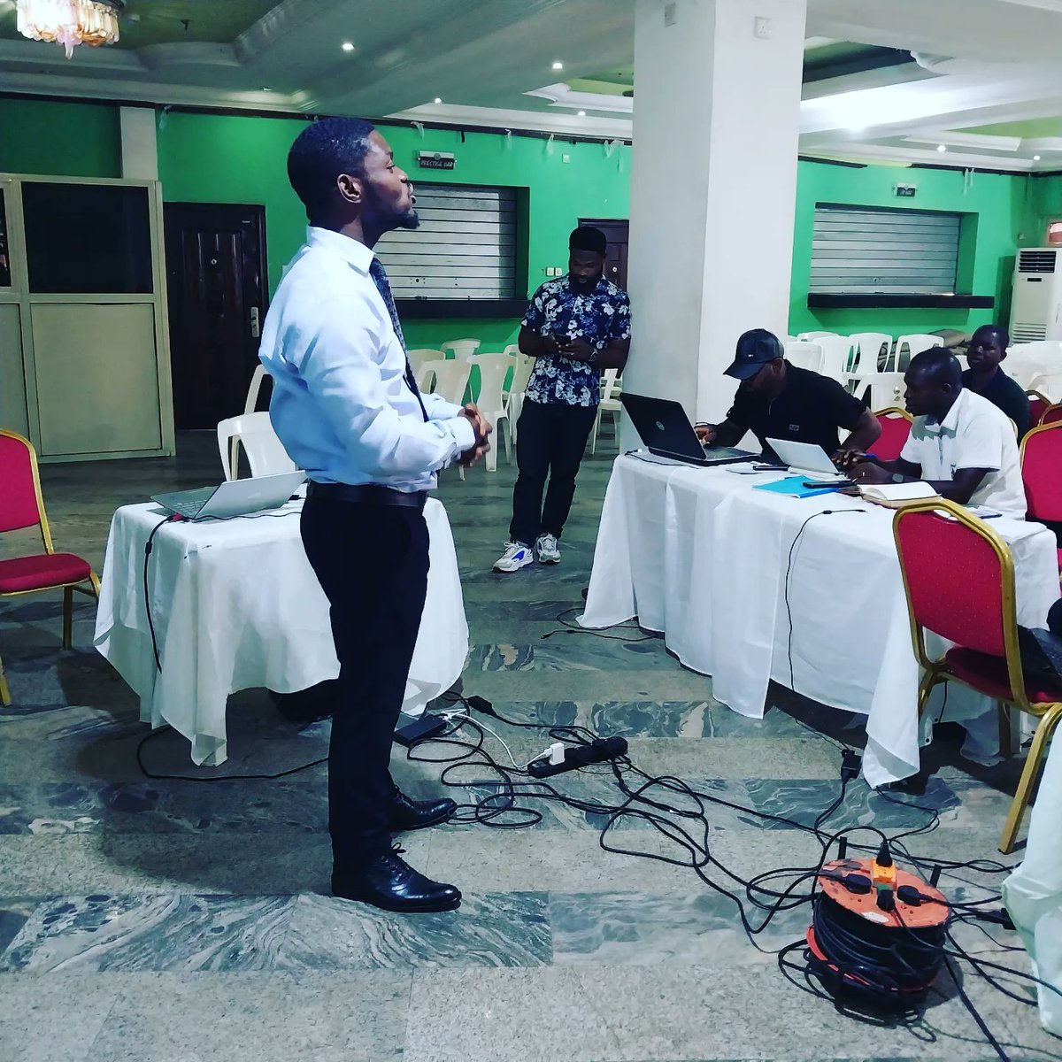 emmarextrade's tweet photo. Always work harder on yourself than you do on your Job!.. even in Paid employment you come and you go!!! Learning is the Beginning of Prosperity! #emmarextrade #odogwufx https://t.co/3tcRWh5dzC