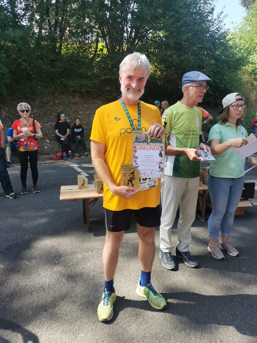 Hast du nach dem Frauenlauf noch etwas in den Beinen? 💪
Fühlst du dich motiviert, nachdem du die Damen angefeuert hast? 🎉
Dann bring diese Energie morgen früh mit zum parkrun! 🧡

Chris ist morgen die Laufleitung und freut sich darauf, dich zum "Cake Freedom Day" zu sehen! 🧁