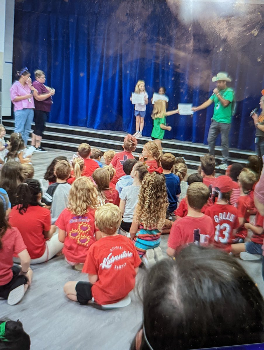 SharonBarring17's tweet photo. It is a fun Friday at MHE celebrating with our ranches!  Loved seeing the sea of colors and the smiles and laughter!  @MustangsMhe #levelupMHE
#risdlitandint #risd_soars # #risdbelieves https://t.co/kcxN0rNnXA