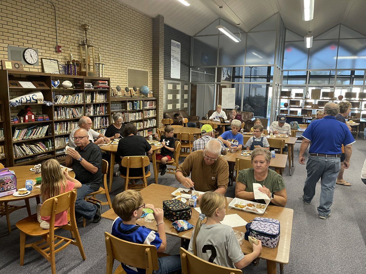 ReinhardtDerek's tweet photo. Greatly enjoyed feeding our grandparents today!  Thank you to all that came and spent time with us @USD303 https://t.co/3pO7fzqNsc
