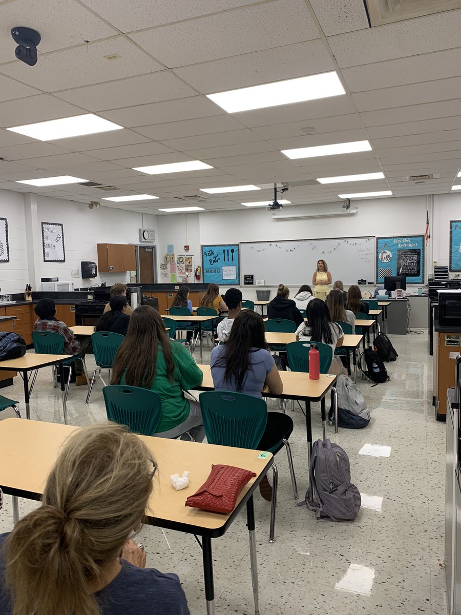 VJA_FCS's tweet photo. Culinary Arts students were so lucky to have @caren_mcsherry come and speak with them today. She is an inspiration and students learned all about how to succeed in business when you follow your passion. @AndrewHS_d230 https://t.co/iDiQIHwZGl