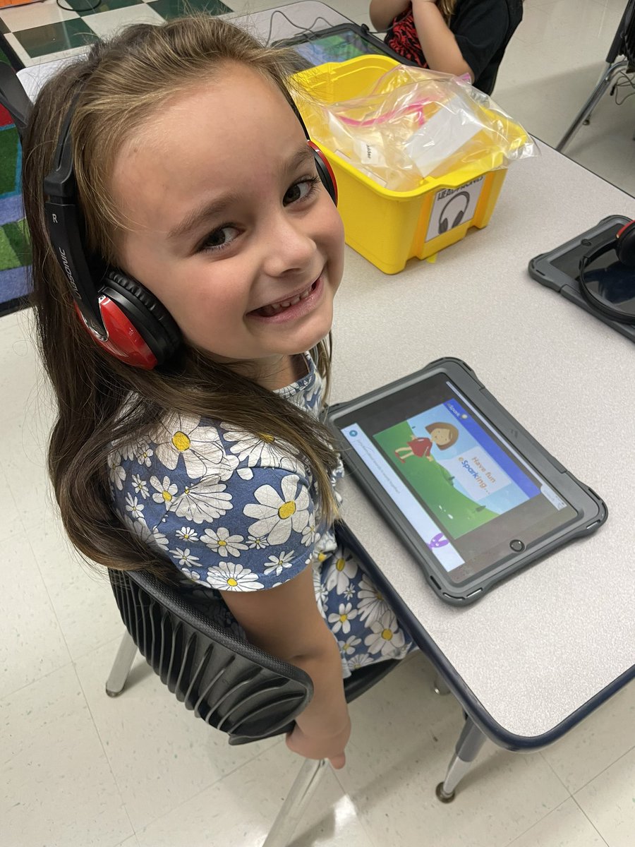Mrs_Loucks's tweet photo. Working hard on @eSparkLearning to learn our letters and numbers and earn our high-fives! https://t.co/qFzkfKli76