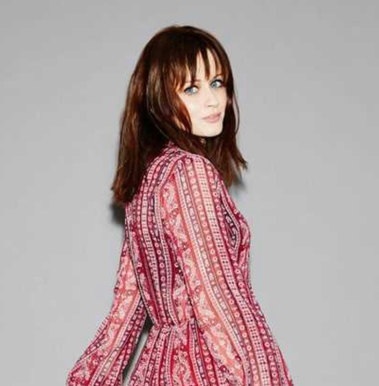  Happy 41st birthday Queen, Alexis bledel! 