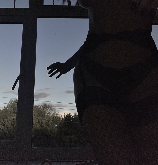 Watch Marnie Victoria's leaked NSFW photo on TwXstars